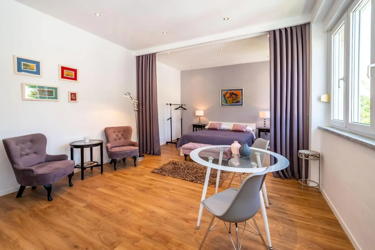 Studio Apartment Jader 扎达尔